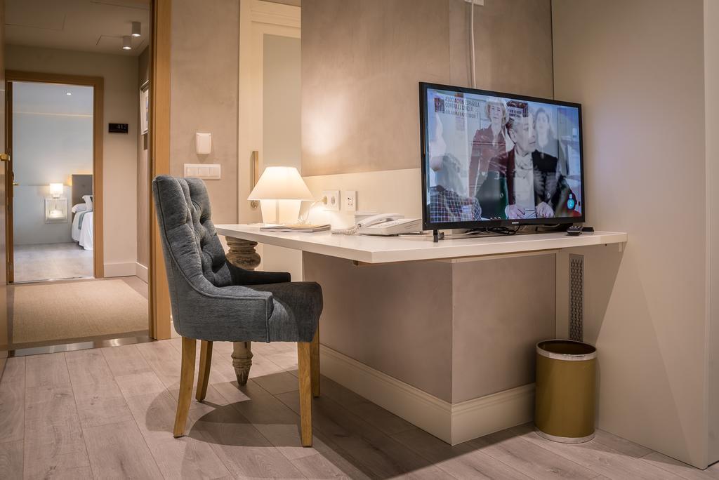 Hotel Pirineos Figueres By Pierre & Vacances מראה חיצוני תמונה